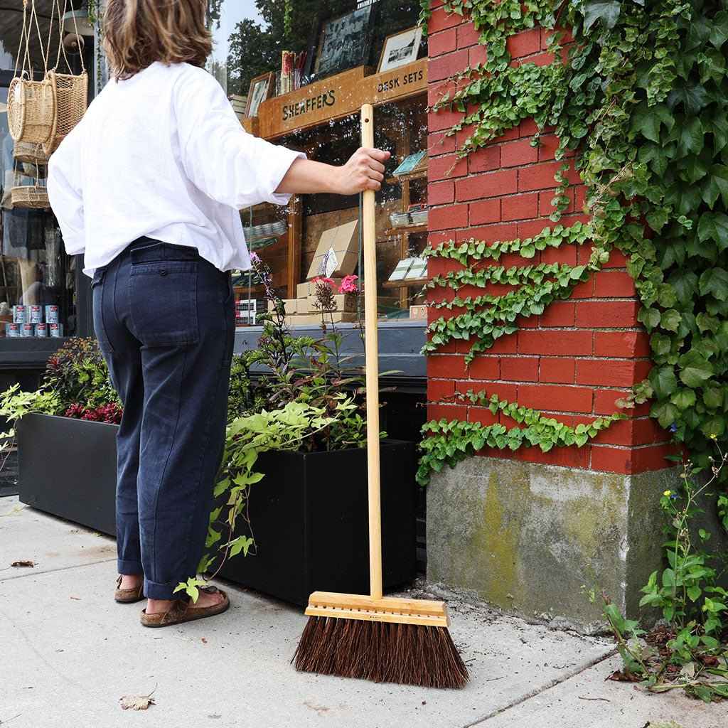 Bassine Outdoor Broom