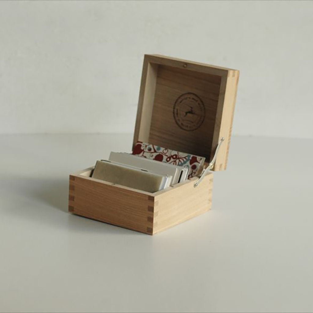 Chestnut Card Case - Famous | Online Store
