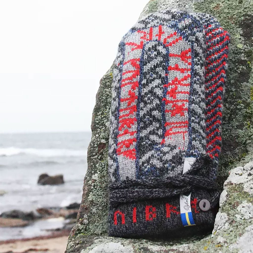Futhark Thorbjorg Wool Mitten - Famous | Online Store