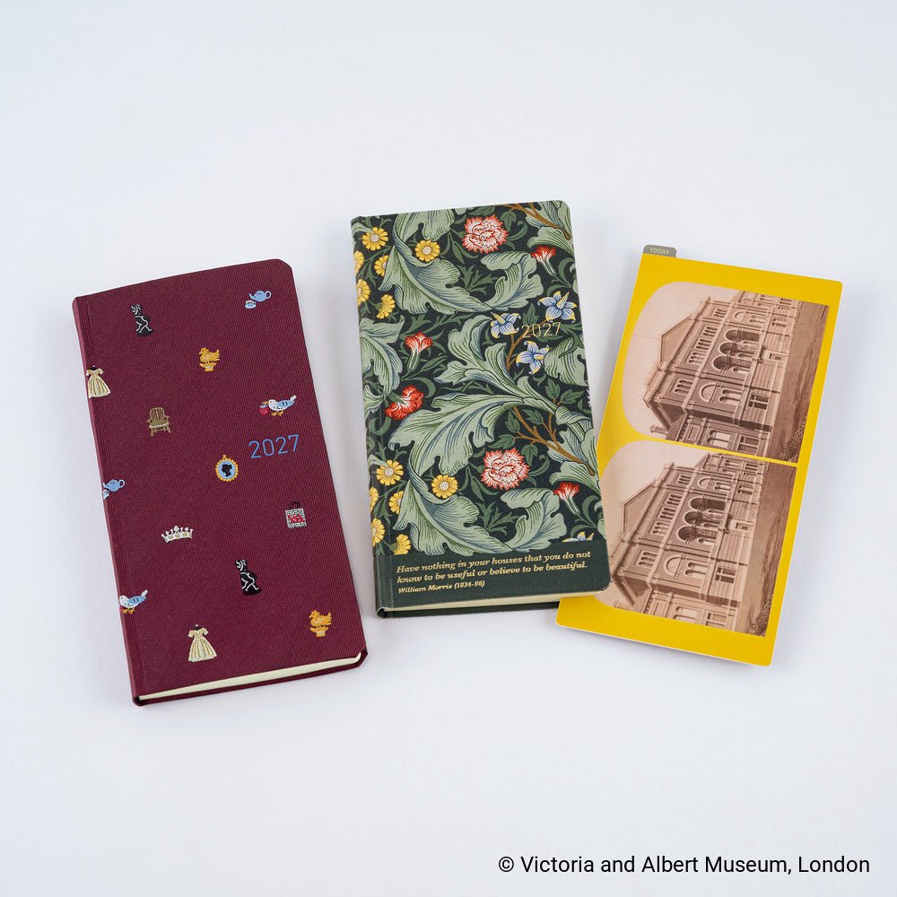 Serie V&A: Tablero de lápices Hobonichi para Weeks (Fotografía Estereográfica de Museo)