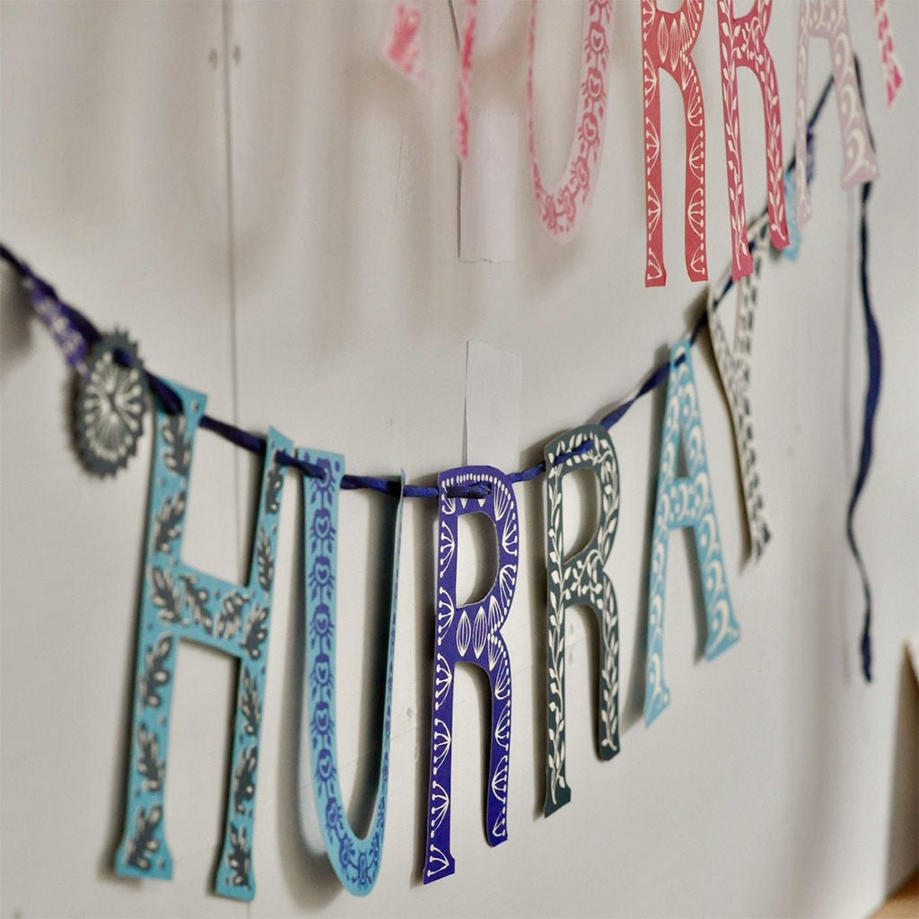 Hurray Banner Kit - Famous | Online Store