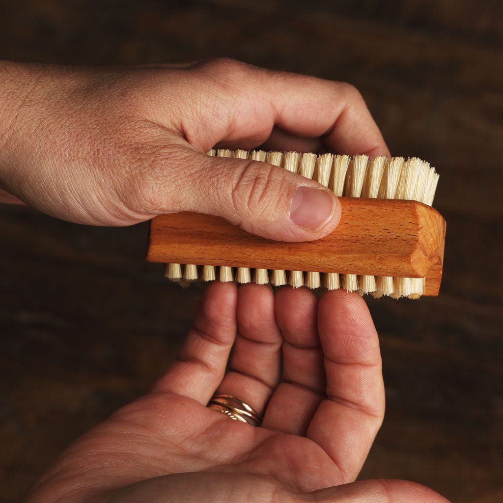Large Nail Brush - Famous | Online Store