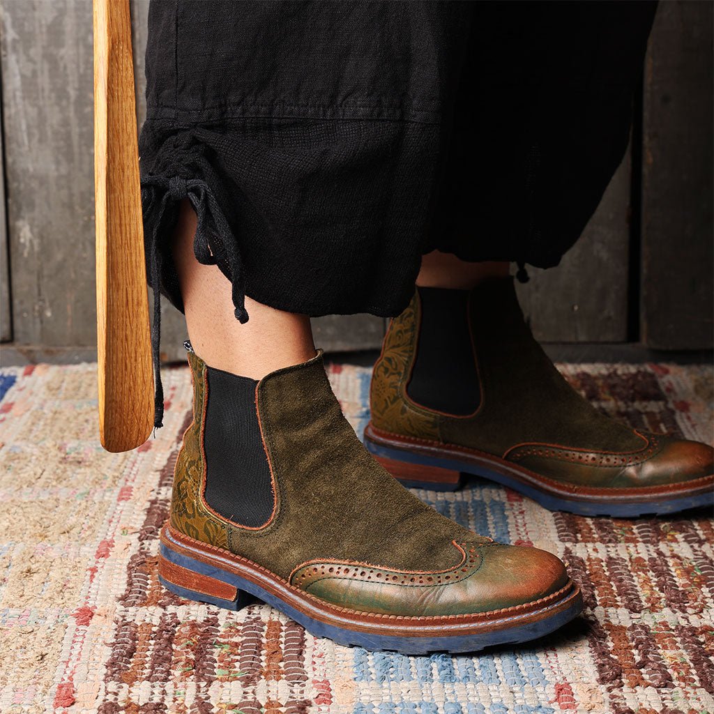 Long Shoe Horn with Leather Strap - Famous | Online Store
