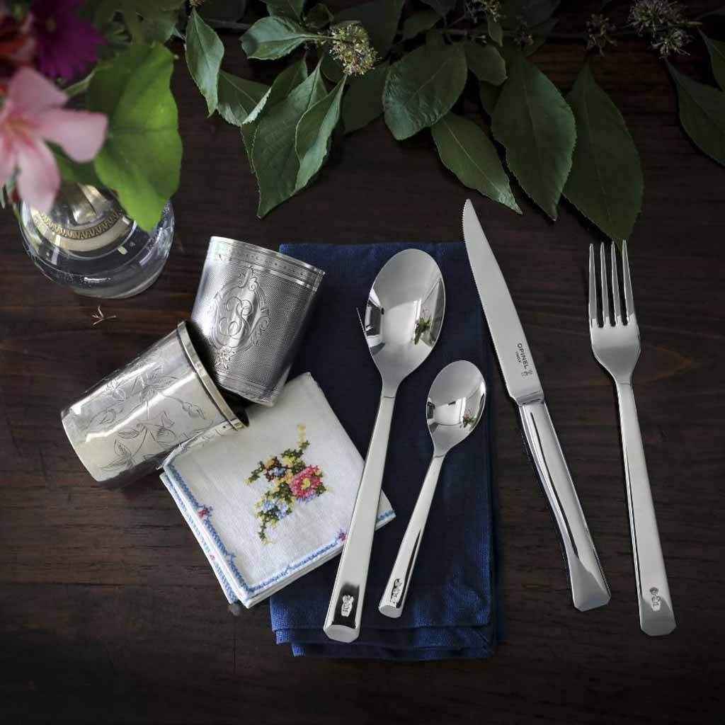 Perptue 16-Piece Flatware Collection