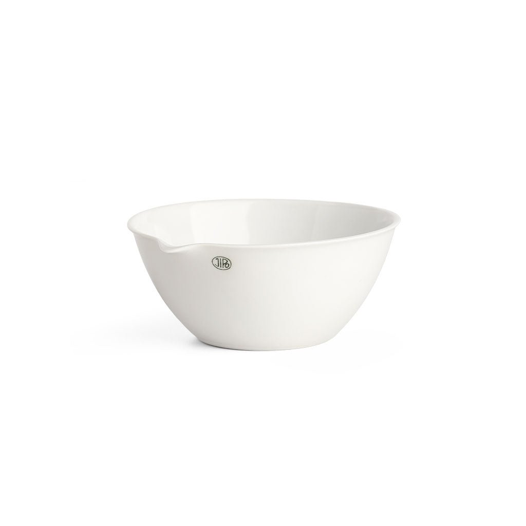 Cuenco de porcelana con pico vertedor