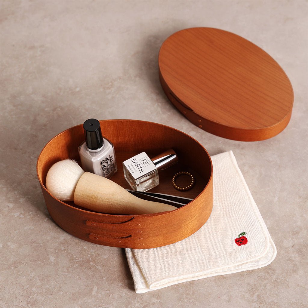 Petite boîte ovale en bois de type Shaker