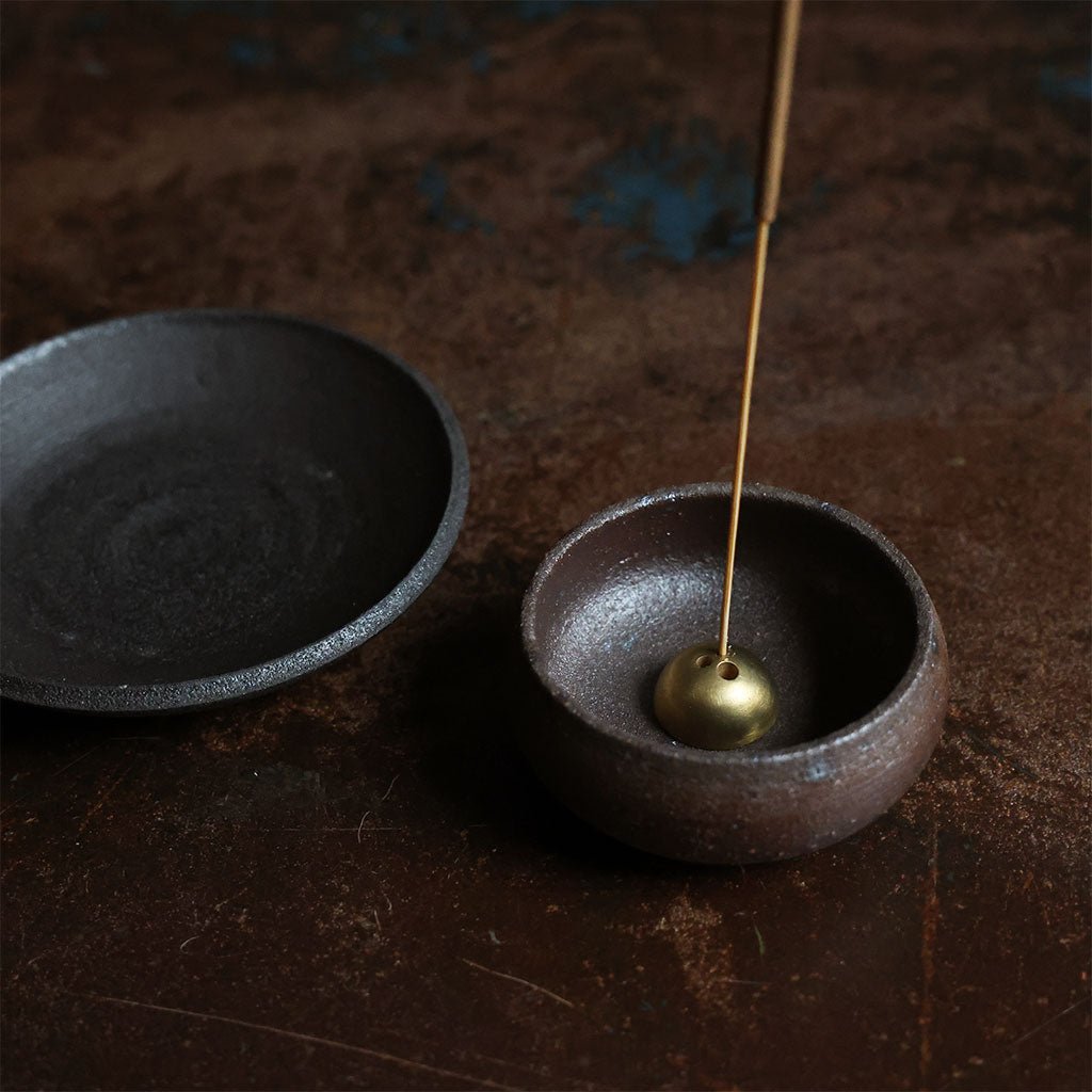 Bol Wabi-Sabi avec porte-encens dôme en laiton